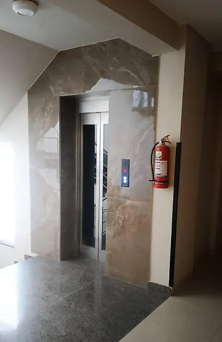 アパート グルガウンZaniah - 1Bhk, 2 Balconies, Free Parking & Wi-Fiアパートメント