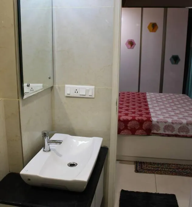 アパート グルガウンZaniah - 1Bhk, 2 Balconies, Free Parking & Wi-Fiアパートメント インド