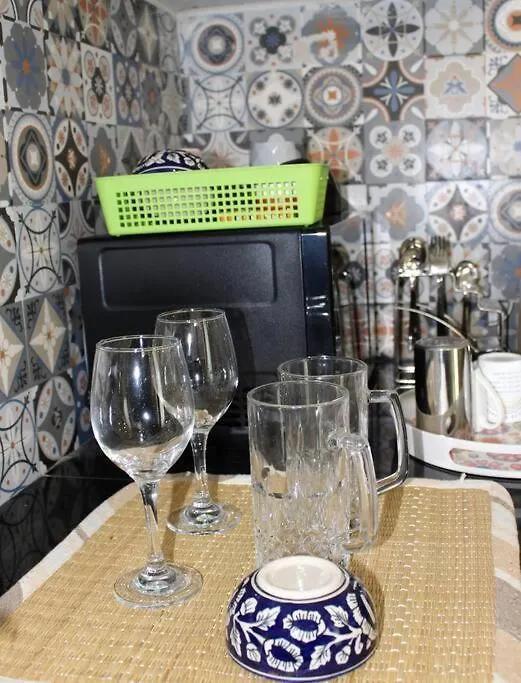 グルガウンZaniah - 1Bhk, 2 Balconies, Free Parking & Wi-Fiアパートメント アパート