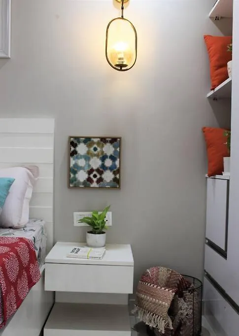 グルガウンZaniah - 1Bhk, 2 Balconies, Free Parking & Wi-Fiアパートメント アパート